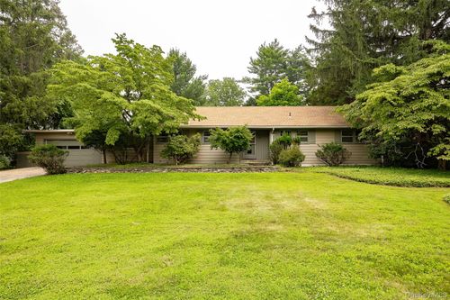 18 Flower Hill Rd, Poughkeepsie, NY, 12603-5330 | Card Image