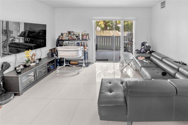 APT-104 - 18810 Nw 57 Th Ave, Condo with 2 bedrooms, 2 bathrooms and null parking in Hialeah FL | Image 15