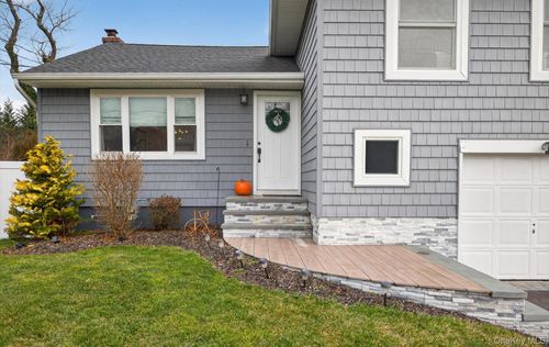 175 Evergreen Ave, Smithtown, NY, 11787-4847 | Card Image