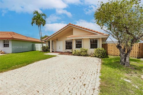 8359 Nw 189th Street Rd, Hialeah, FL, 33015-5354 | Card Image