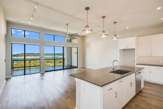 Enjoy a seamless flow of entertaining, dining, cooking, and living spaces. | Image 38