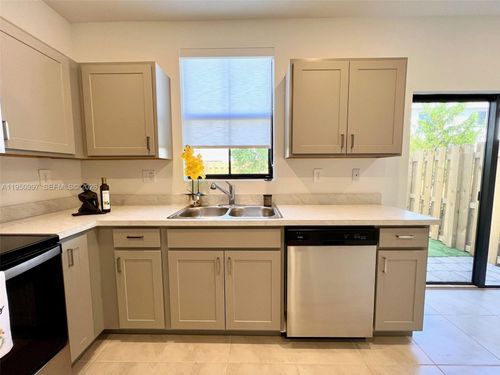 0-429 Ne 12th St, Florida City, FL, 33034-2327 | Card Image