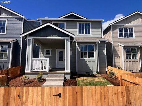 1233 Parkside Ave, Woodburn, OR, 97071-7752 | Card Image