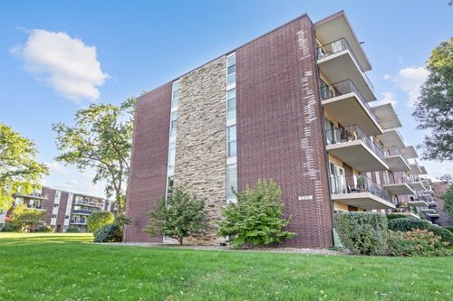 20a-5300 Walnut Ave, Downers Grove, IL, 60515-4138 | Card Image