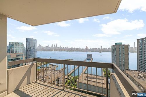 45 River Dr, Jersey City, NJ, 07310-1741 | Card Image