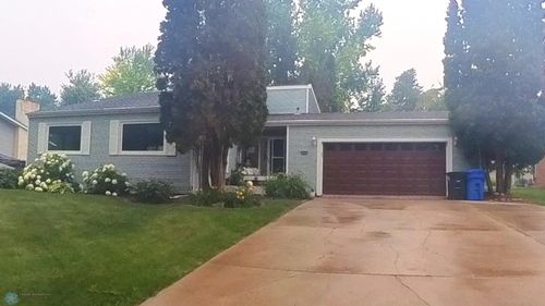 3402 Par Street N, Fargo, ND, 58102 | Card Image
