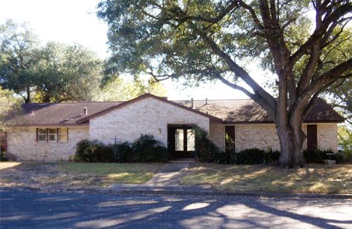 605 S Summit St, Weimar, TX, 78962-2711 | Card Image