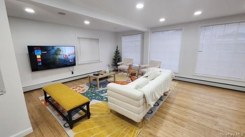 150 E Walnut St, Long Beach, NY, 11561-3518 | Card Image