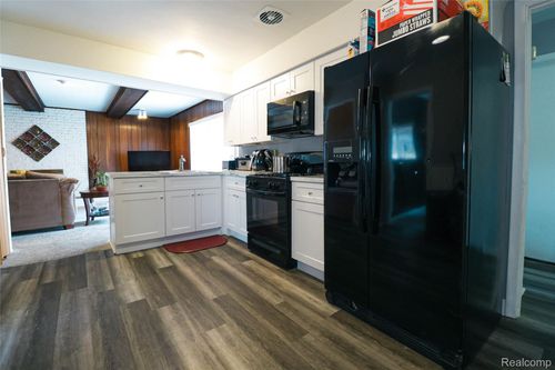 23031 Radclift St, Oak Park, MI, 48237-2418 | Card Image