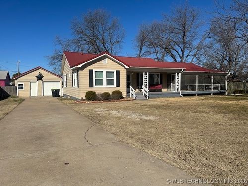 924 N Burns St, Holdenville, OK, 74848-3835 | Card Image