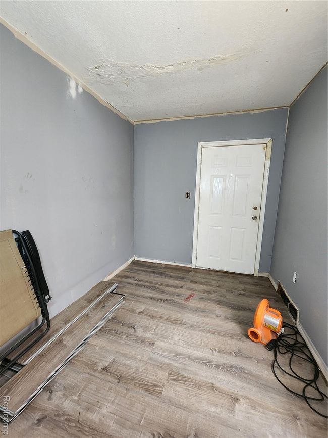 9) Front Foyer - 2518 Thom St. Flint .jpg | Image 12