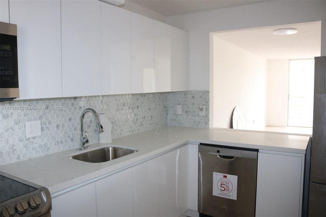B304 - 3490 Foxcroft Rd, Condo with 2 bedrooms, 2 bathrooms and null parking in Miramar FL | Image 8