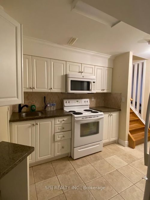 3197 Oakview Rd, Mississauga, ON, L5N7N9 | Card Image