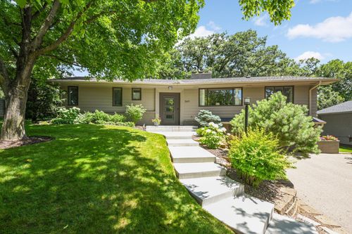 5601 Interlachen Cir, Edina, MN, 55436-1331 | Card Image