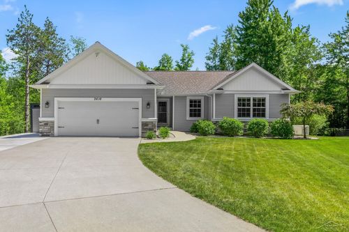 2616 Deerwood Circle, Midland, MI, 48642 | Card Image