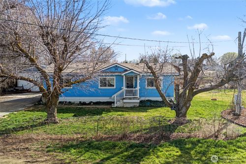 7581 Rainier Rd Ne, Moses Lake, WA, 98837-9766 | Card Image