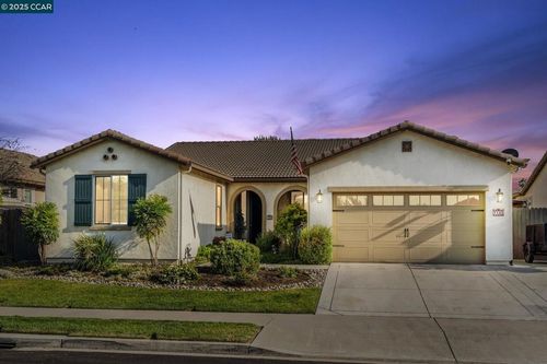 7100 Metcalf Way, Hughson, CA, 95326-8016 | Card Image