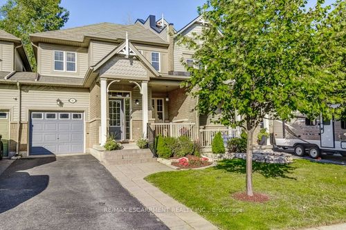 45 Cathedral St, Waterdown, ON, L8B0R9 | Card Image