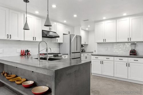3152 Avenida Topanga, Carlsbad, CA, 92009-4514 | Card Image