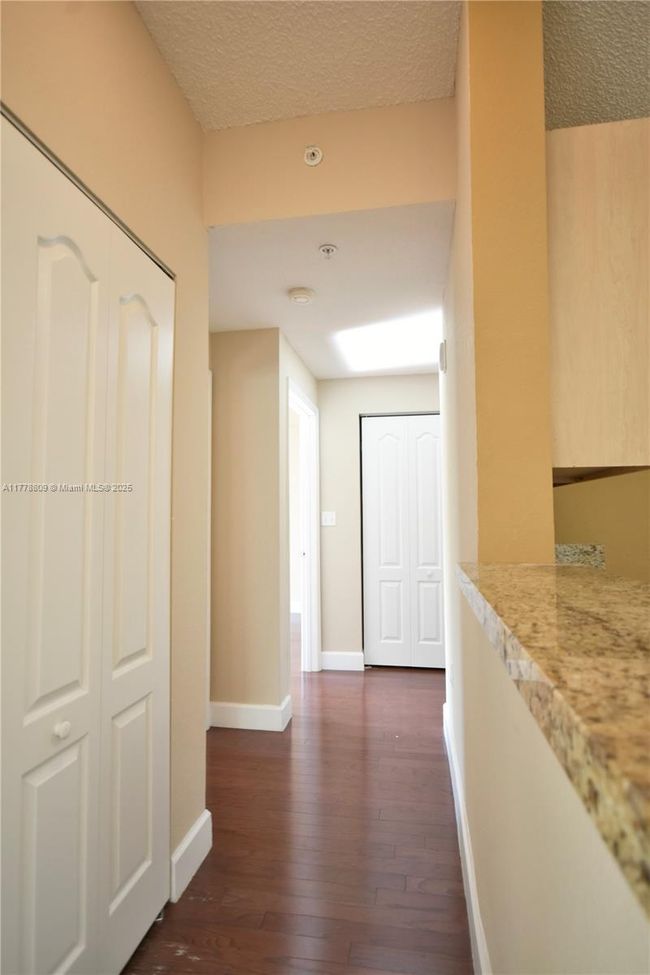 APT-429 - 6001 Sw 70 Th St, Condo with 3 bedrooms, 2 bathrooms and null parking in South Miami FL | Image 10