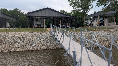 1434 S River Front Dr, Clifton, TN, 38425-3015 | Card Image