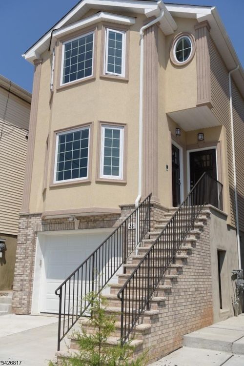 28 Davis St, Harrison, NJ, 07029-2616 | Card Image