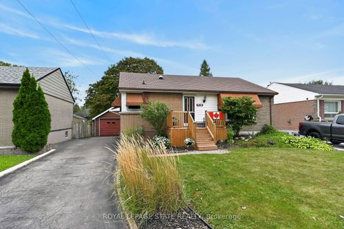 390 E 37th St, Hamilton, ON, L8V4B8 | Card Image