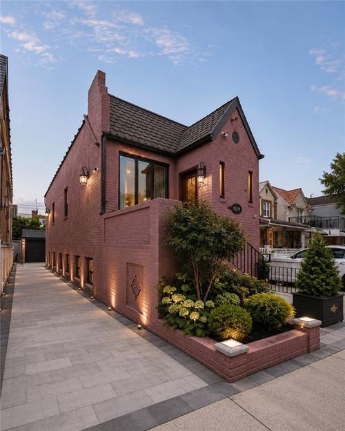 1929 E 33rd St, Brooklyn, NY, 11234-4811 | Card Image