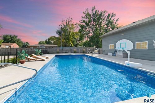 300 S Park Ave, Colton, SD, 57018-2253 | Card Image