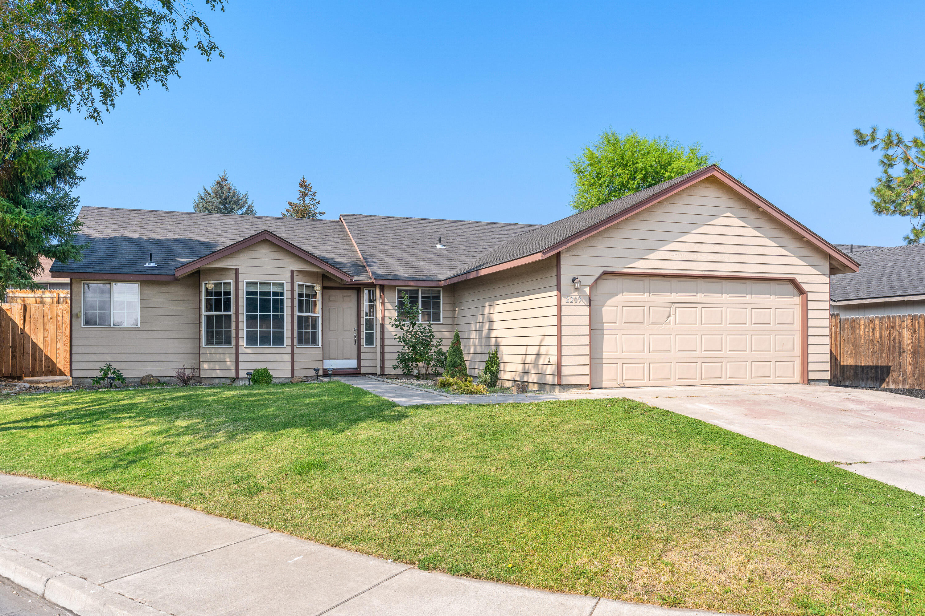 30th Ct, Redmond, OR 97756