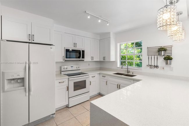 APT-60 - 10350 Sw 154 Th Circle Ct, Condo with 3 bedrooms, 3 bathrooms and null parking in Miami FL | Image 11