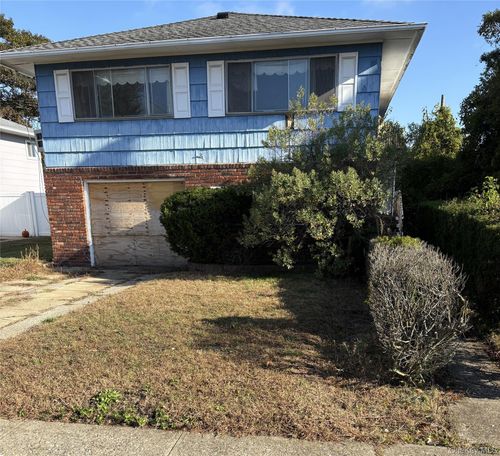 65 Florida Ave, Island Park, NY, 11558-1105 | Card Image