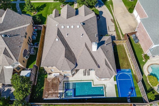 Aerial view of a pool area | Image 36