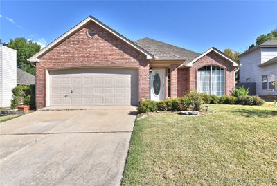 3420 W Fort Worth Street S, House other with 3 bedrooms, 2 bathrooms and null parking in Broken Arrow OK | Image 2