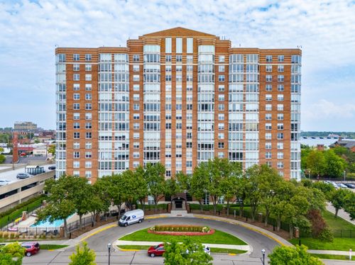 apt-103-250 E Harbortown Dr, Detroit, MI, 48207-5000 | Card Image