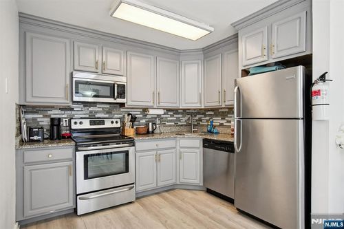 416 68th St, Guttenberg, NJ, 07093-2474 | Card Image