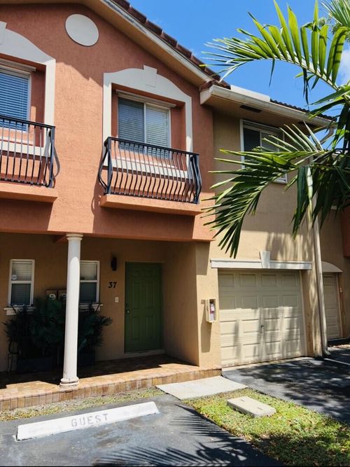 37 Se 3rd Ave, Hallandale Beach, FL, 33009-5504 | Card Image