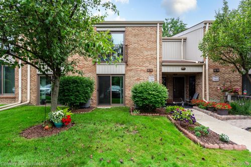 80-17951 University Park Drive, Livonia, MI, 48152 | Card Image