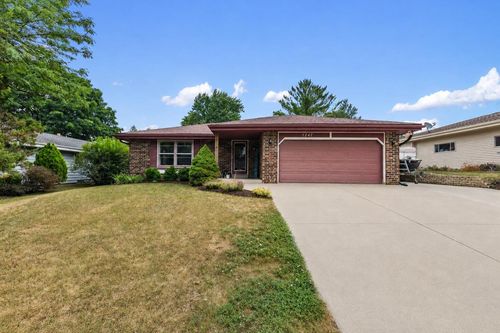 1247 River Park Circle W, Mukwonago, WI, 53149 | Card Image