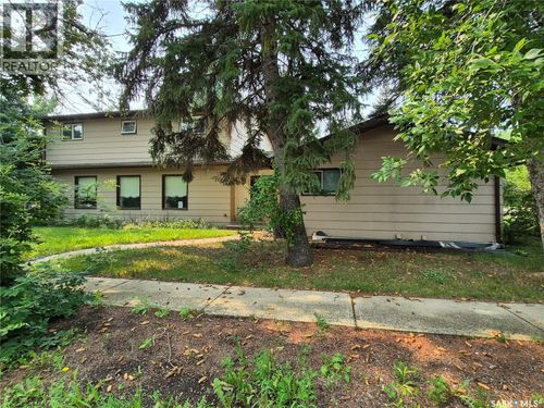 738 Bertrand Ave, Radville, SK, S0C0B8 | Card Image