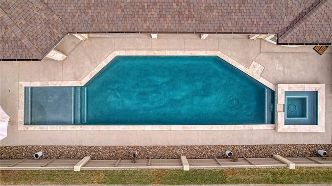 Seating area under the spa waterfall | Image 38