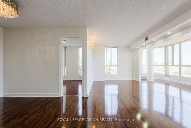 404 - 145 Hillcrest Ave, Condo with 3 bedrooms, 2 bathrooms and null parking in Mississauga ON | Image 10