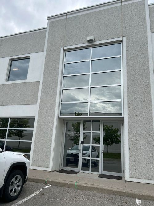 unit-16-158 Don Hillock Dr, Aurora, ON, L4G0G9 | Card Image