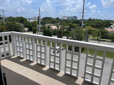 406 - 1831 Ne 38th St, Condo with 2 bedrooms, 2 bathrooms and null parking in Oakland Park FL | Image 1