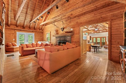 70 Wisteria Ln, Highlands, NC, 28741-6220 | Card Image