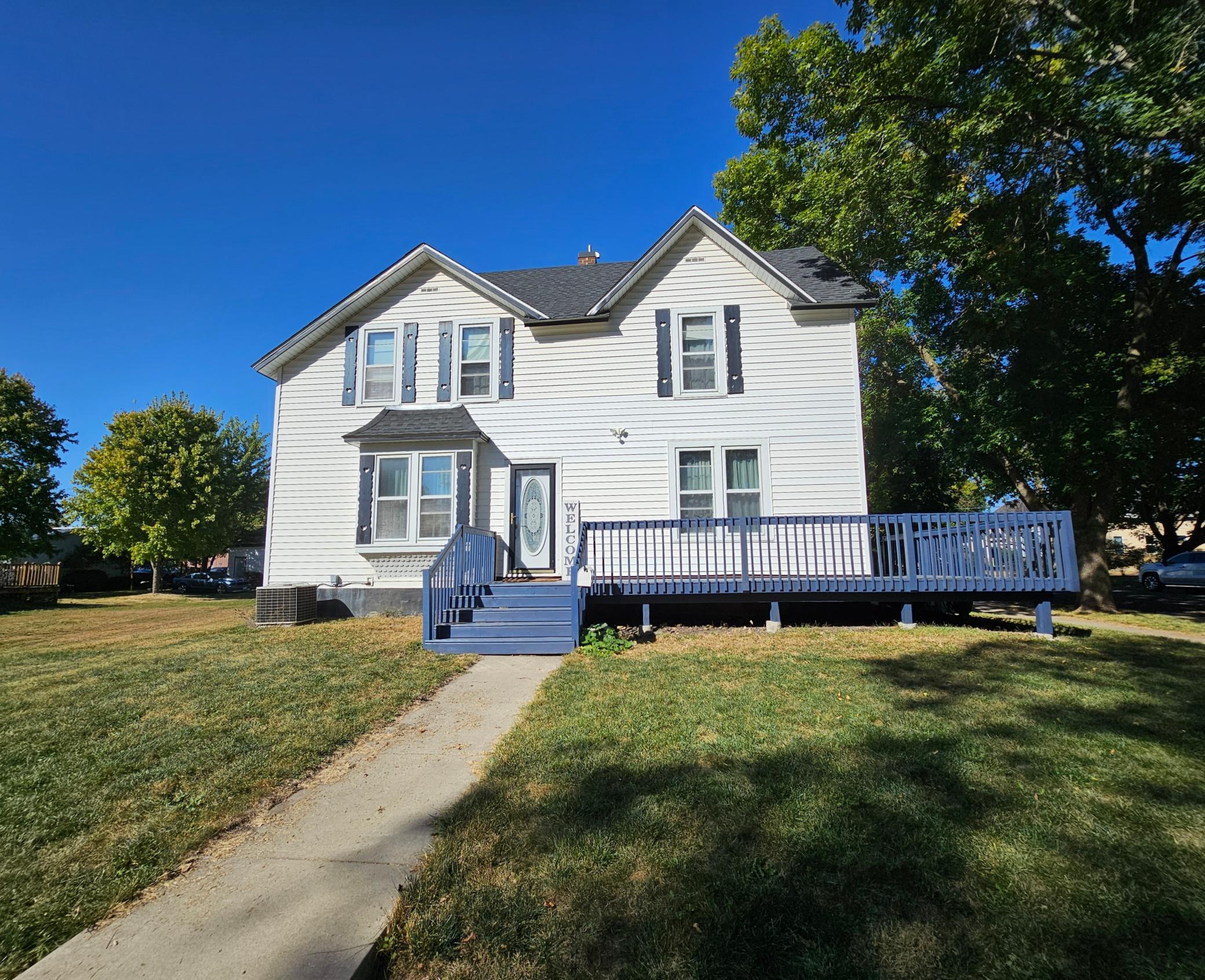 Walnut St, Sleepy Eye, MN 56085