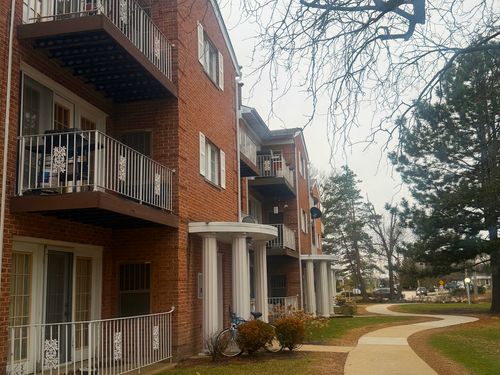 apt-201-615 Quincy Bridge Ln, Glenview, IL, 60025-5603 | Card Image