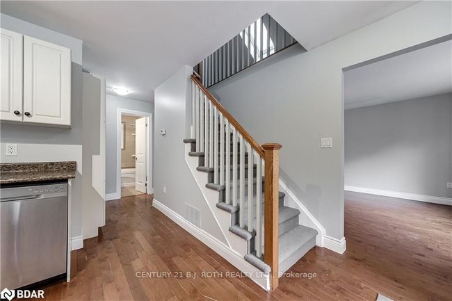 9 Sunnidale Rd, Home with 4 bedrooms, 2 bathrooms and 6 parking in Barrie ON | Image 10