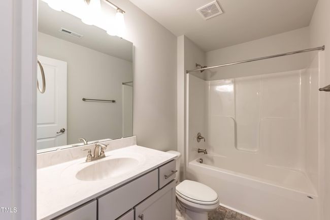 Bathroom 02 | Image 23