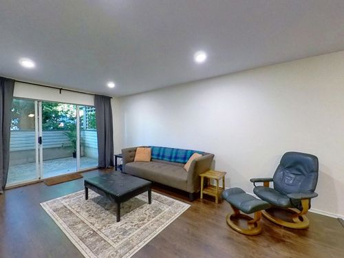 215-428 Agnes St, New Westminster, BC, V3L1G1 | Card Image